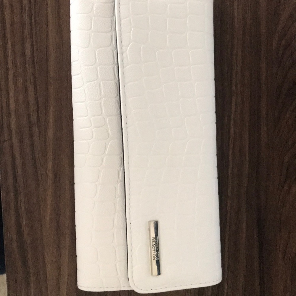 White Kenneth Cole Reaction Wallet / clutch